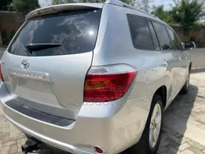 Toyota Highlander Limited 2010 Silver