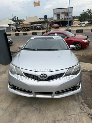 Toyota Camry SE 4dr Sedan (2.5L 4cyl 6A) 2013 Silver