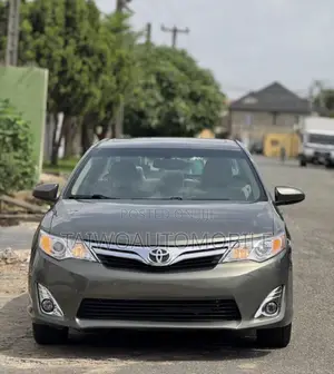 Toyota Camry XLE 4dr Sedan (2.5L 4cyl 6A) 2013 Green