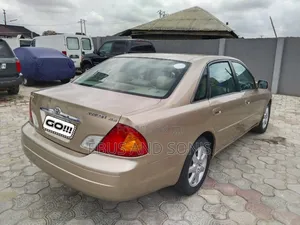 Toyota Avalon 2002 Gold