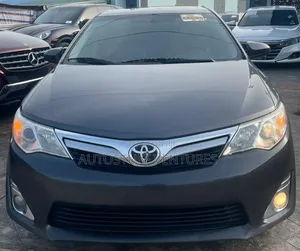 Toyota Camry XLE V6 4dr Sedan (3.5L 6cyl 6A) 2012 Gray