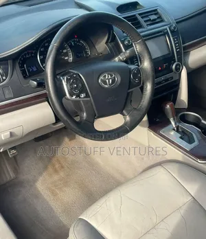 Toyota Camry XLE V6 4dr Sedan (3.5L 6cyl 6A) 2012 Gray