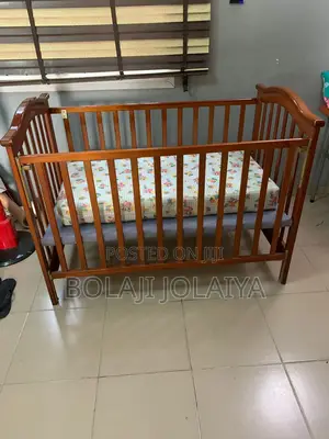 Furniture/ Baby Cot