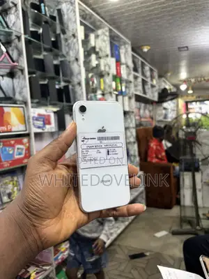 Apple iPhone XR 64 GB White