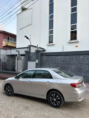 Toyota Corolla LE 4dr Sedan (1.8L 4cyl 4A) 2012 Silver