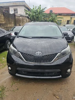 Toyota Sienna XLE 8 Passenger (3.5L 6cyl 8A) 2017 Black