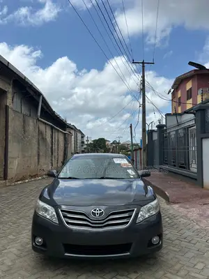 Toyota Camry XLE 4dr Sedan (2.5L 4cyl 6A) 2011 Gray