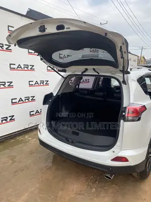Toyota RAV4 LE AWD (2.5L 4cyl 6A) 2016 White