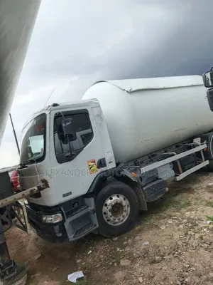 New Arrived Renault 270 Gas Tank and Is 10 Tons With 6 Tires