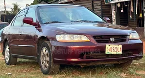 Honda Accord 5P 2001 Red