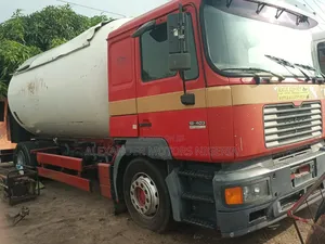New Arrival 10 Tons Man Diesel Gas Tank With 6 Tires