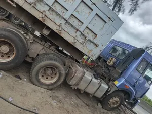 Chinese Used Faw Chipping Truck 380hp 2018 Blue