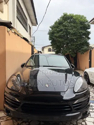 Porsche Cayenne GTS 2013 Black