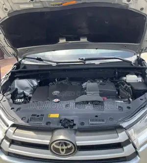 Toyota Highlander XLE 4x4 V6 (3.5L 6cyl 8A) 2018 Gray