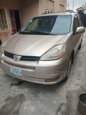 Toyota Sienna LE AWD 2005 Gold