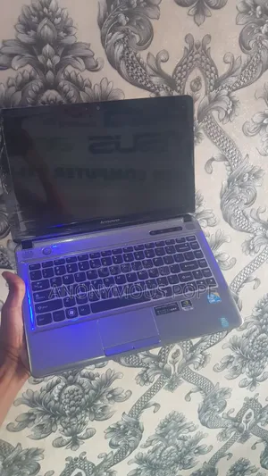 Laptop Lenovo 4GB Intel Core i3 HDD 250GB