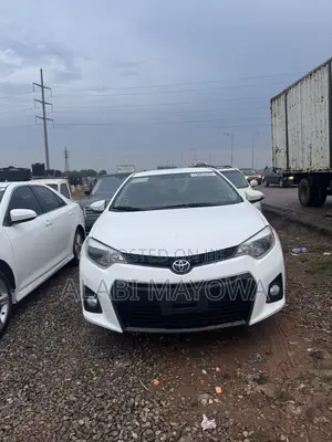 Toyota Corolla S 4dr Sedan (1.8L 4cyl CVT) 2015 White