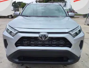New Toyota RAV4 XLE Premium 2025 Silver