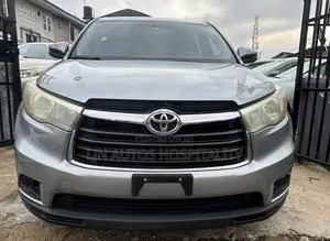 Toyota Highlander LE Plus 4dr SUV AWD (3.5L 6cyl 6A) 2015 Gray