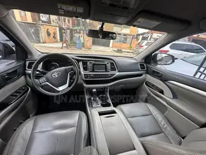 Toyota Highlander XLE 4dr SUV (3.5L 6cyl 6A) 2015 Gray