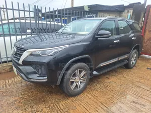 Toyota Fortuner 2022 Black