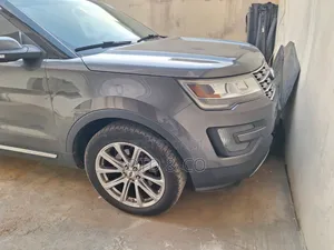 Ford Explorer Limited 4dr SUV AWD (3.5L 6cyl 6A) 2016 Gray