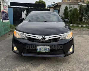 Toyota Camry XLE 4dr Sedan (2.5L 4cyl 6A) 2013 Black
