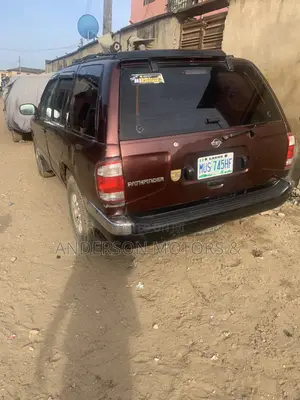 Nissan Pathfinder Automatic 2000 Red