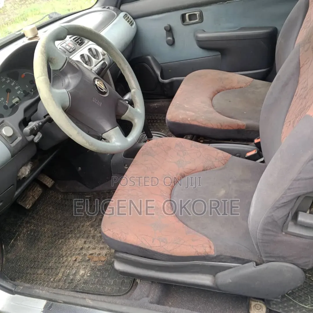 Nissan Micra 2002 Silver