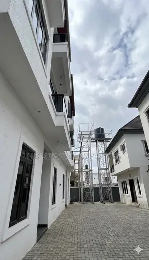 4bdrm Duplex in Rumuahalu for sale