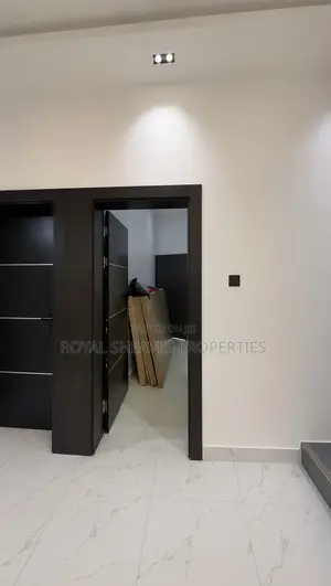 4bdrm Duplex in Rumuahalu for sale