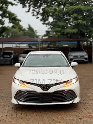 Toyota Camry LE FWD (2.5L 4cyl 8AM) 2018 White