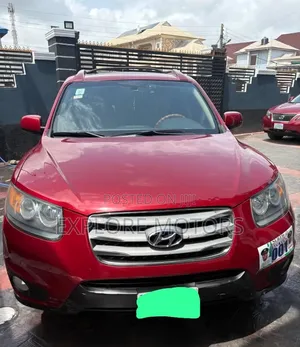 Hyundai Santa Fe 2012 Red