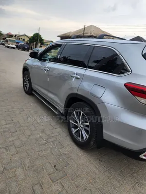 Toyota Highlander XLE 4x2 V6 (3.5L 6cyl 8A) 2018 Silver