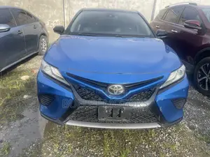 Toyota Camry XSE V6 (3.5L V6 8A) 2019 Blue