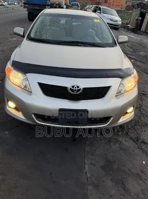 Toyota Corolla XLE 4dr Sedan (1.8L 4cyl 4A) 2010 Gold