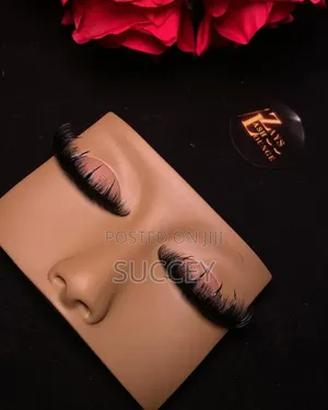 Strip Lash Extension