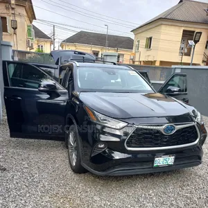 Toyota Highlander Platinum AWD 2024 Black