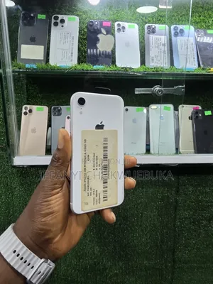 Apple iPhone XR 64 GB White