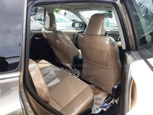 Toyota RAV4 XLE 4dr SUV AWD (2.5L 4cyl 6A) 2015 Gray