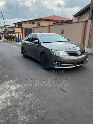 Toyota Camry XLE V6 4dr Sedan (3.5L 6cyl 6A) 2013 Gray