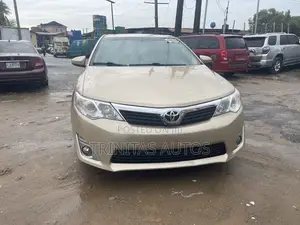 Toyota Camry XLE 4dr Sedan (2.5L 4cyl 6A) 2012 Gold