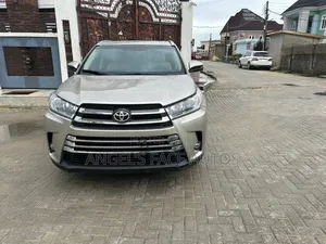 Toyota Highlander 2015 Gold