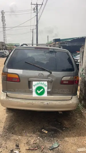 Toyota Sienna LE & 1 hatch 2000 Gray
