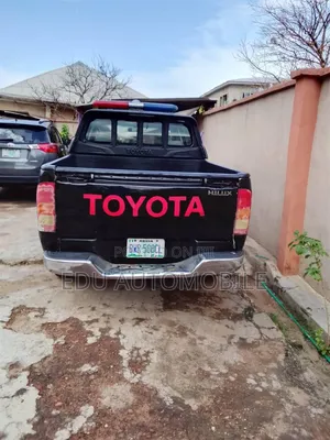 Toyota Hilux 2012 Black