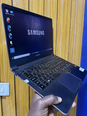 Laptop Samsung 4GB Intel Core i7 SSD 128GB