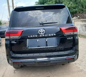 Toyota Land Cruiser LC300 2023 Black