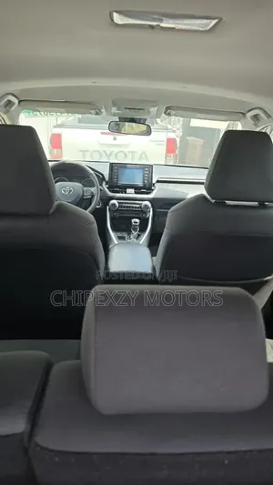 Toyota RAV4 XLE 2021 Silver