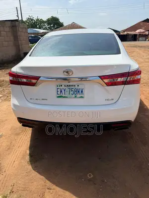 Toyota Avalon XLE Sedar FWD (3.5L 6cyl 6A) 2013 White