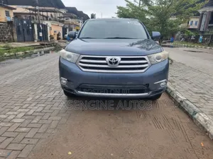 Toyota Highlander 2012 Blue